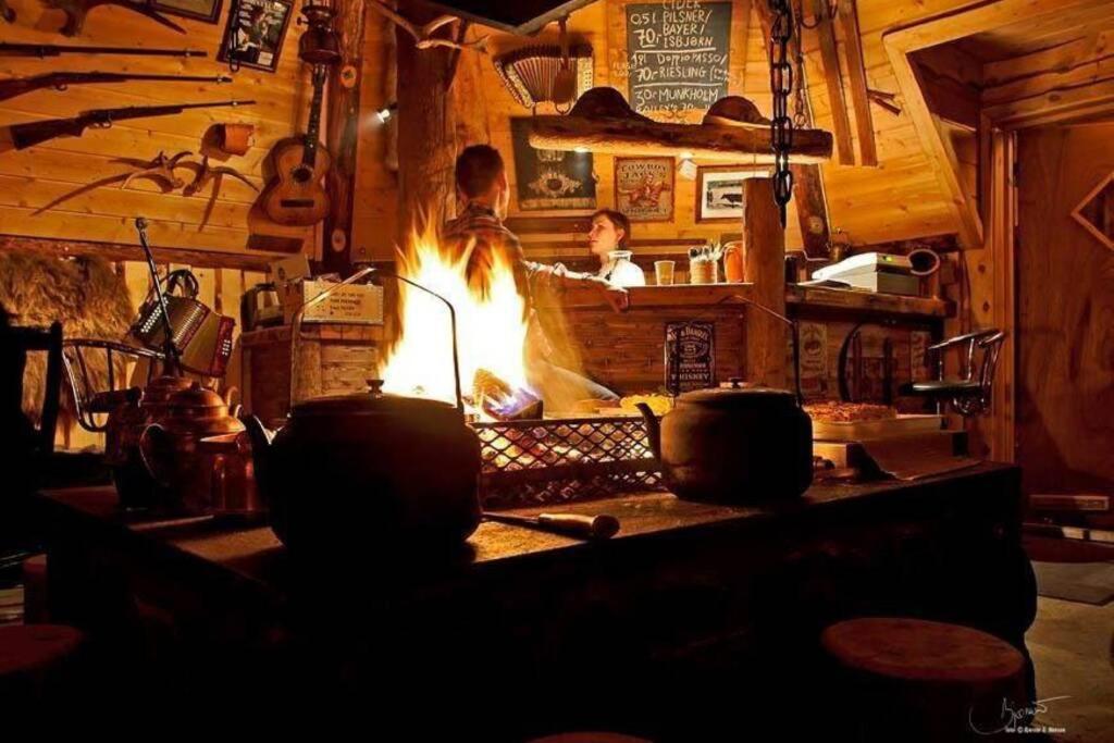 فيلا 100 Years Old Norwegian Log House In ترومسو المظهر الخارجي الصورة