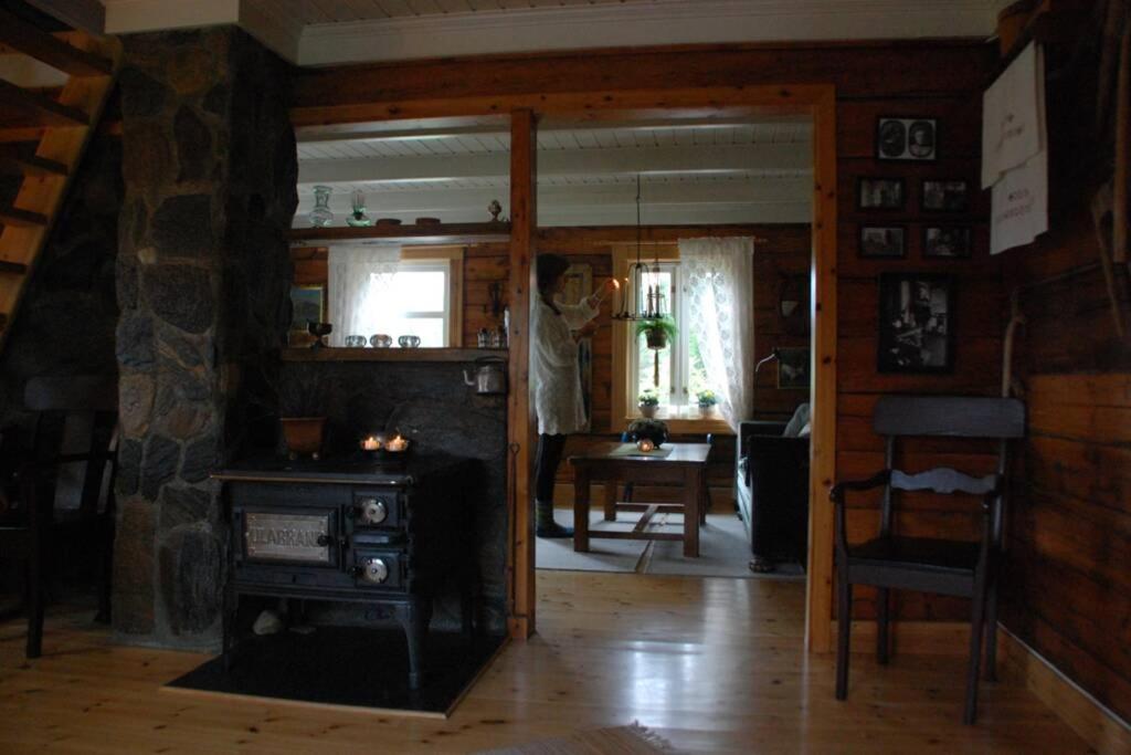 فيلا 100 Years Old Norwegian Log House In ترومسو المظهر الخارجي الصورة